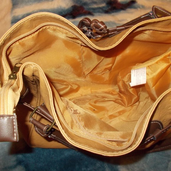 Pre owned purse bag approximately15.5"x 10"x 4.5" - Picture 4 of 5